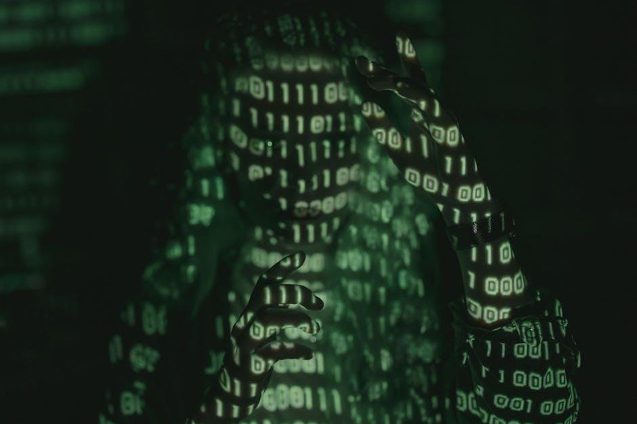 Dettagli_sul_programma_e_scadenze_l4RlsNOX4d - Veicoli24 Source: cottonbro studio - pexels - An unrecognizable person with binary code projected, symbolizing cybersecurity and digital coding.