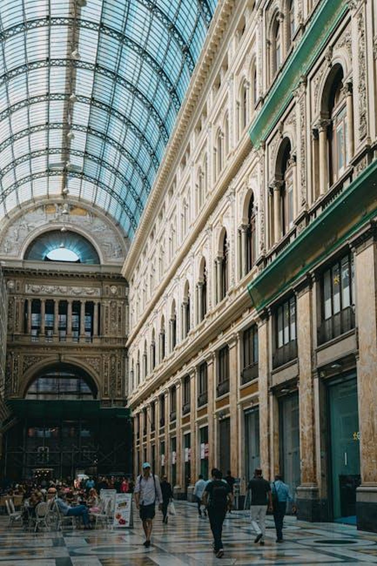 Dichiarazioni_di_Luca_Napolitano_e_Niccol_Bellazzini_UsFzUFxiDd - Veicoli24 Source: Daniel Eliashevsky - pexels - Stunning view of Galleria Umberto I in Naples with classic architecture and glass roof.