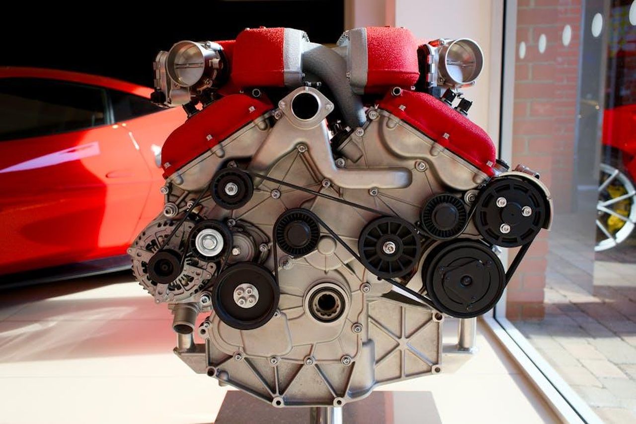 Efficienza_del_carburante_dellElantra_Hybrid_Blue_cGl0ScX0Jg - Veicoli24 Source: Mike Bird - pexels - Engine