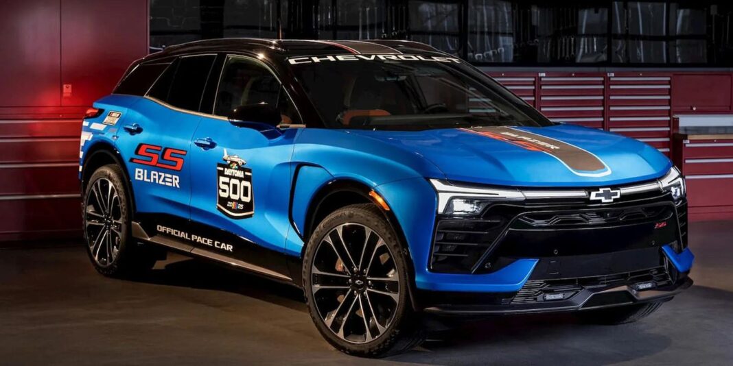 Il prezzo e la disponibilità della Blazer EV SS La Blazer EV SS come pace car alla Daytona 500: un momento storico per NASCAR