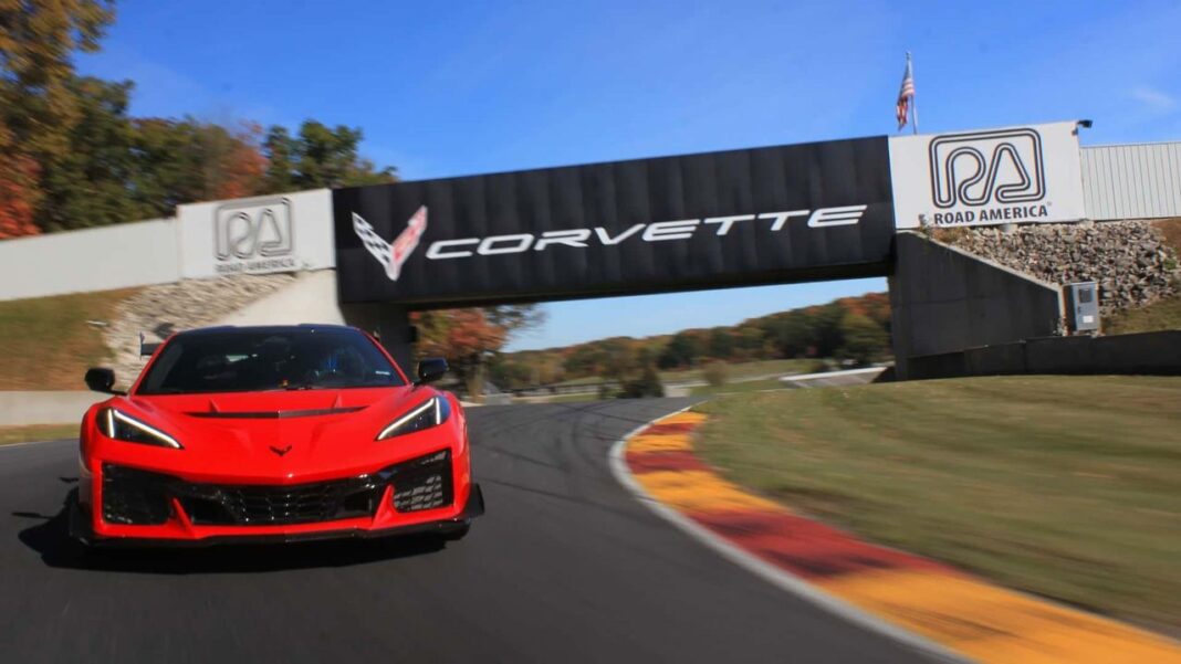 Video dei Record di Giro La Chevrolet Corvette ZR1 Stabilisce Nuovi Record di Giro in America