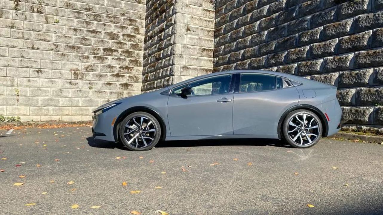 La_complessit_degli_ibridi_plugin_6habcYcRzW - Veicoli24 La complessità degli ibridi plug-in - 2024 Toyota Prius Prime