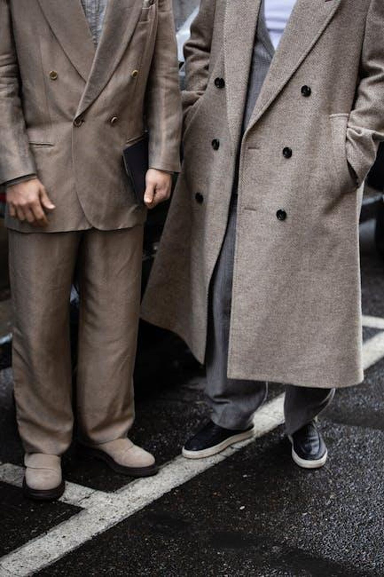 La_visione_comune_tra_FIAT_e_Giorgio_Armani_0T4YhPzZMX - Veicoli24 Source: Filip Rankovic Grobgaard - pexels - Elegant men's fashion captured in Milan, showcasing classic winter coats and suits.