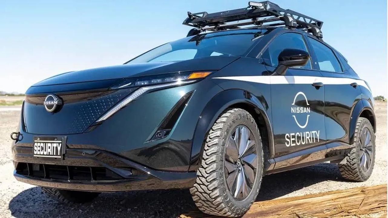 Le_prestazioni_delle_batterie_in_condizioni_estreme_B3TjnzyMEA - Veicoli24 Le prestazioni delle batterie in condizioni estreme - Veicolo di pattuglia di sicurezza Nissan Ariya utilizzato nel campo di prova dell'automaker in Arizona