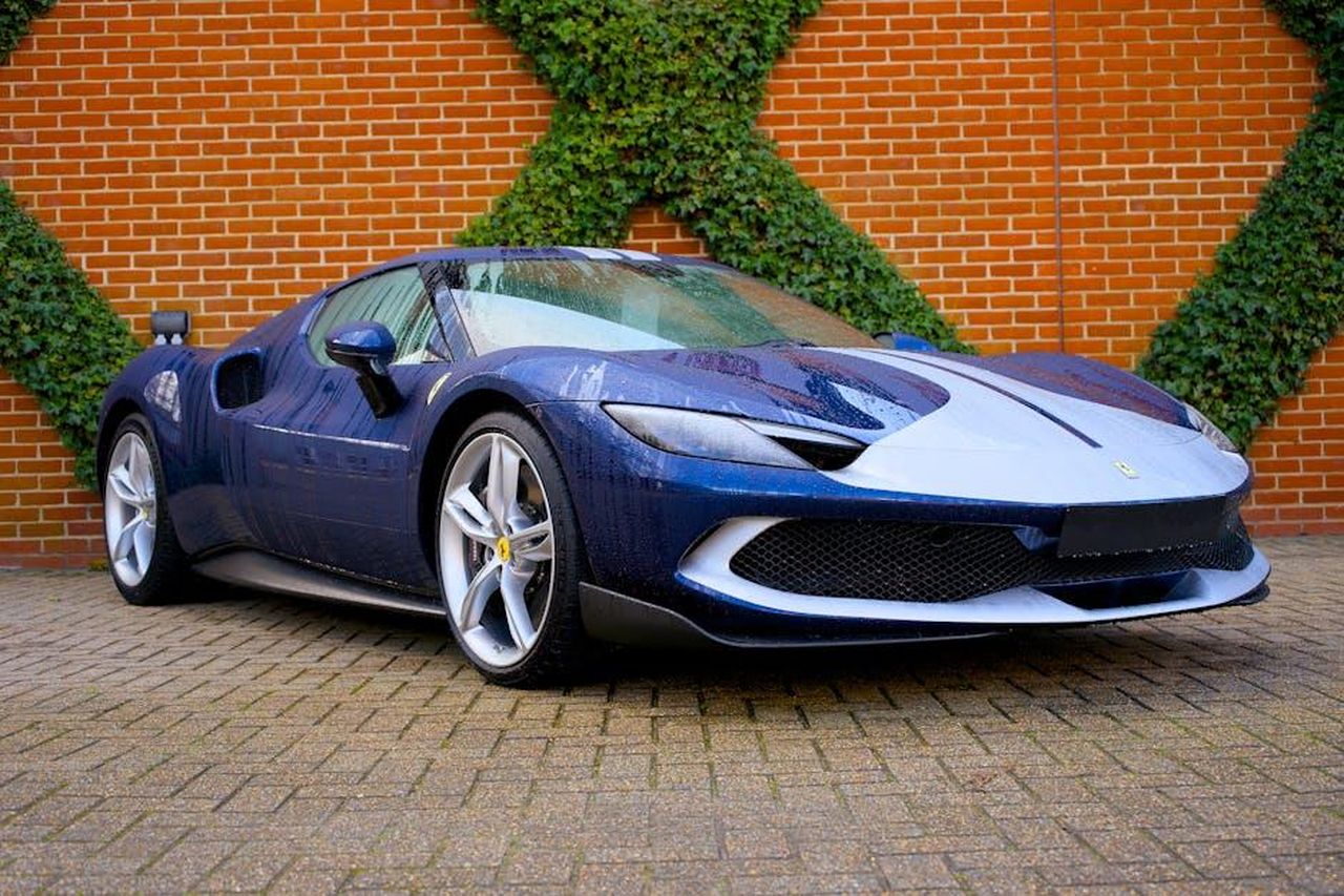 Lewis_Hamilton_e_il_suo_passaggio_a_Ferrari_JKtNqXPeUG - Veicoli24 Source: Mike Bird - pexels - Ferrari