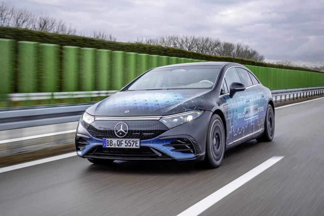 Risultati storici nella mobilità elettrica Mercedes-Benz e Factorial: innovazione nelle batterie allo stato solido