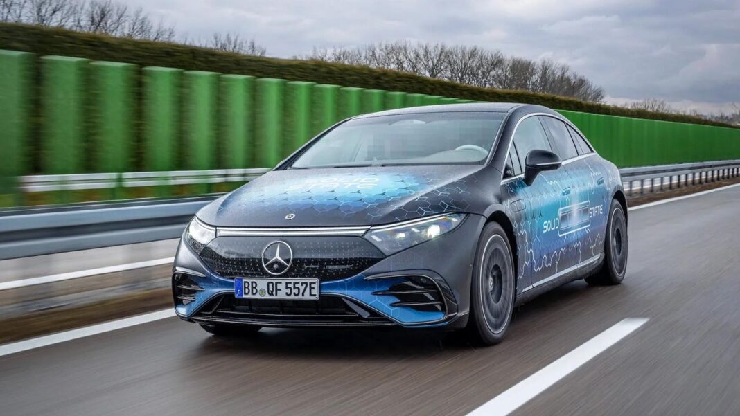 Collaborazione con Factorial Mercedes-Benz testa un prototipo EQS con batteria a stato solido