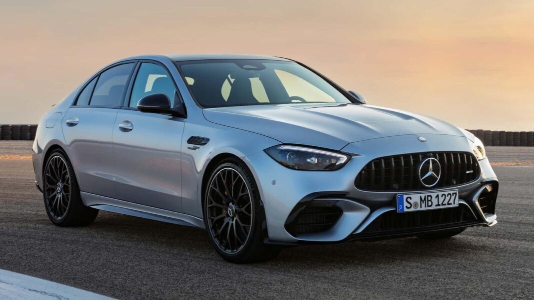 Le sfide di re-ingegnerizzare il C63 per un V-8 Mercedes conferma il V-8 per il C63 nel 2026: ecco cosa sapere