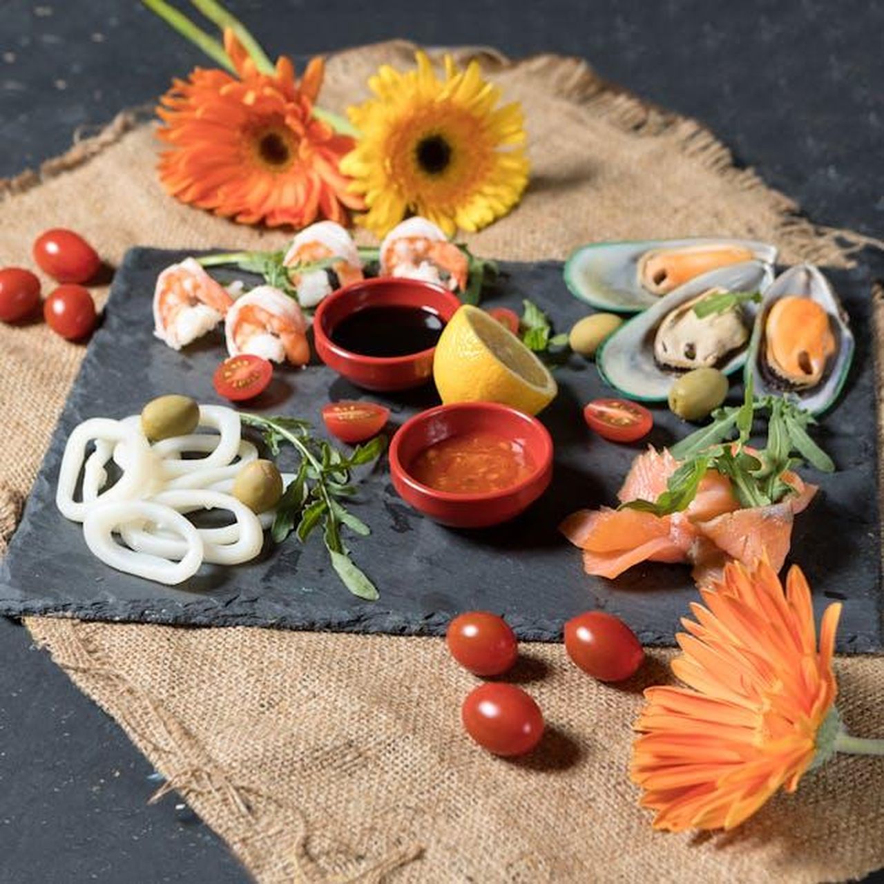 Performance_dei_modelli_BEV_nel_2024_cB4qT9NfSY - Veicoli24 Source: Farhad Ibrahimzade - pexels - A beautifully arranged seafood platter with flowers and garnishes on a rustic slate.