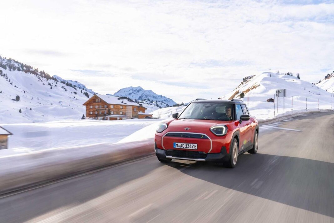 Allegati dell'articolo Postcard Story: Avventura invernale con il MINI Aceman SE