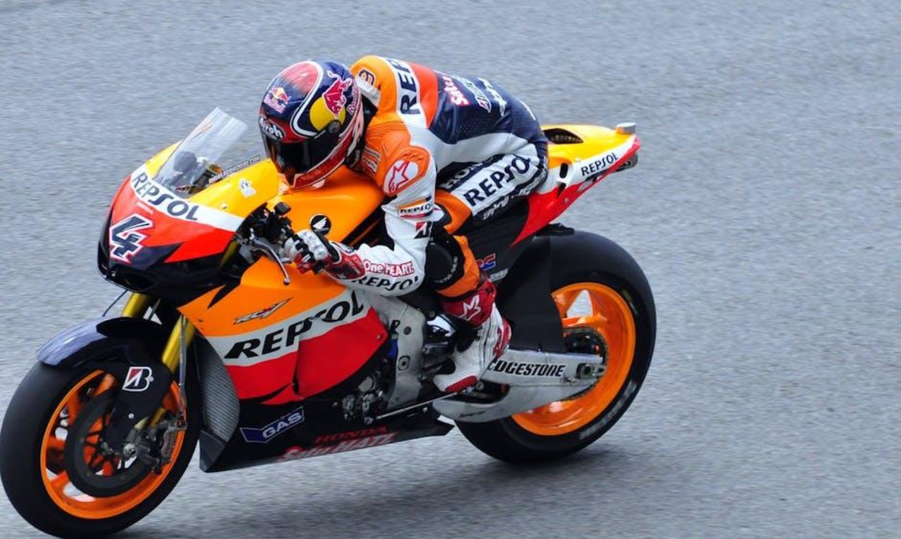 Prestazioni_della_Honda_Accord_2025_6Aq6F8njK7 - Veicoli24 Source: Keong Racun - pexels - MotoGP racer speeding on track at Sepang International Circuit in Malaysia.