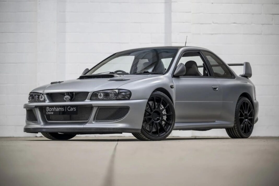 Performance e specifiche del Prodrive P25 Prodrive P25: l'asta per l'auto rara che tutti desiderano
