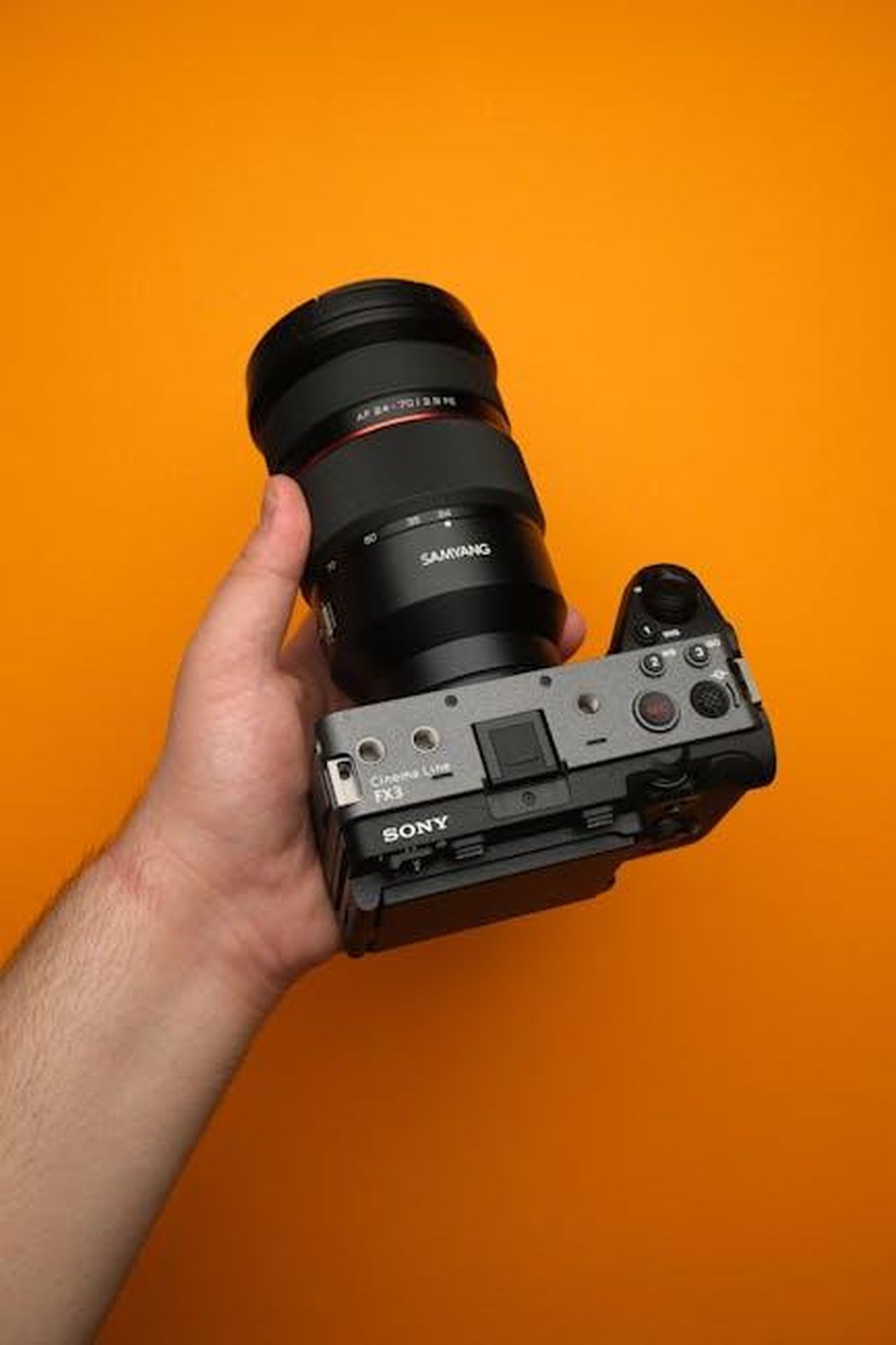 Produzione_e_lancio_del_Kia_PV5_snQE2XVLZc - Veicoli24 Source: Cemrecan Yurtman - pexels - Free stock photo of camera with lens, cinematic camera, compact cinema camera