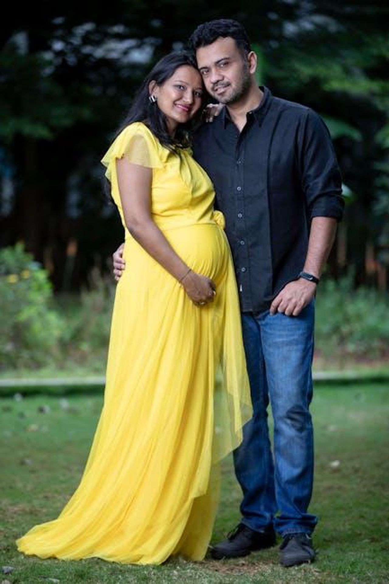 Prospettive_future_per_Stellantis_0UVaiTI1SY - Veicoli24 Source: Anil Sharma - pexels - A joyful couple, expecting their child, pose in a park in Bengaluru, India.