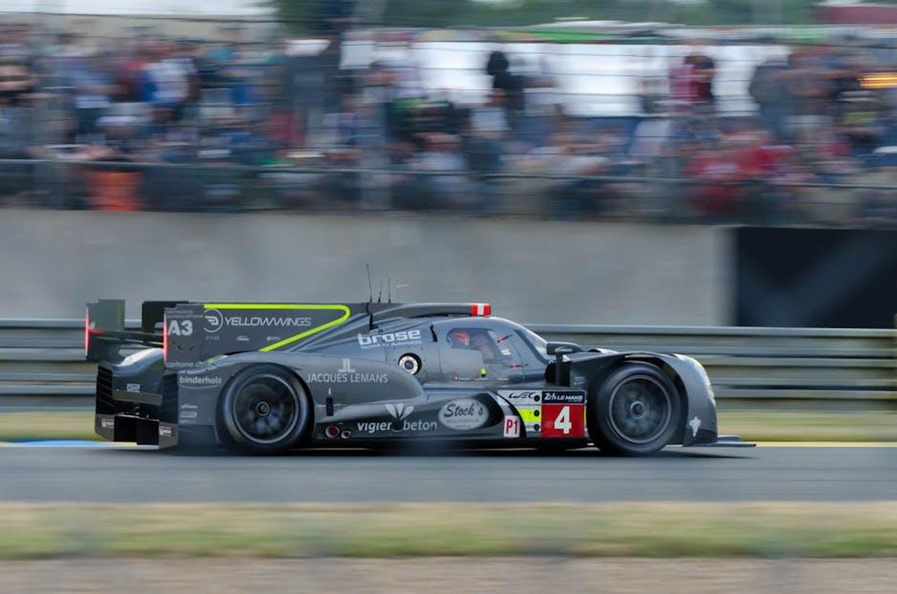 Prototipi_del_modello_di_produzione_gi_avvistati_BMY7C64rzj - Veicoli24 Source: loek fernengel - pexels - Dynamic shot of a racing car speeding on the Le Mans circuit, capturing the essence of endurance racing.