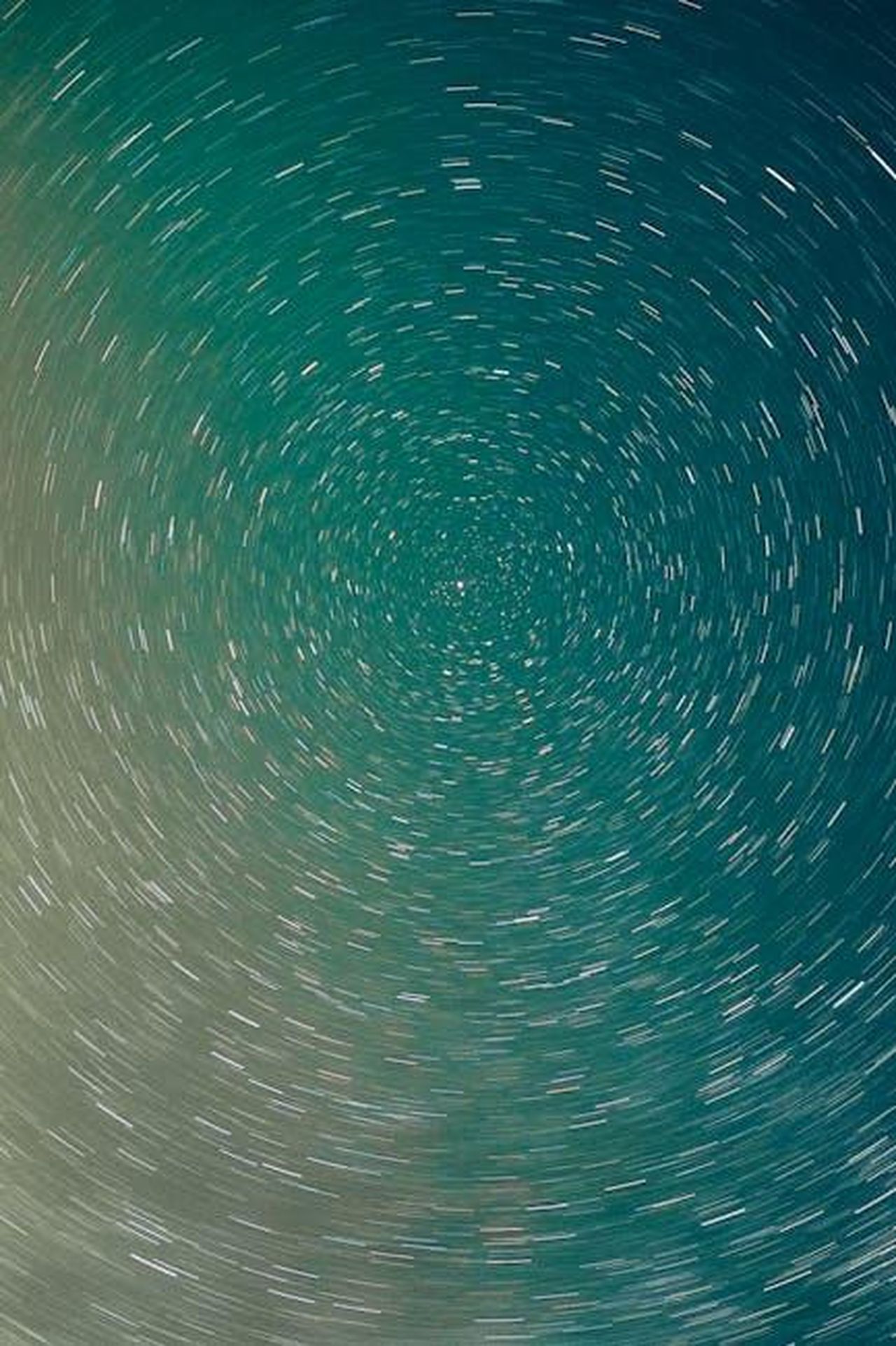 Punti_deboli_della_Polestar_2_CIrB9Q2YTB - Veicoli24 Source: Fatih Berat Örer - pexels - A mesmerizing star trail image capturing the night sky's ethereal motion.