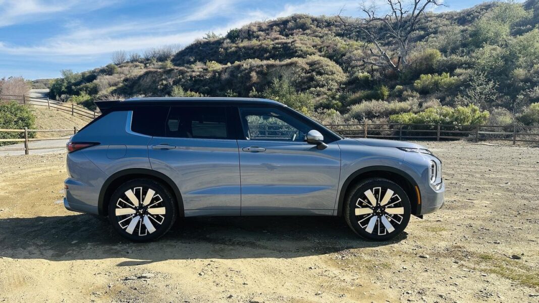 Economia di carburante della Mitsubishi Outlander 2025 Recensione esperta della Mitsubishi Outlander 2025