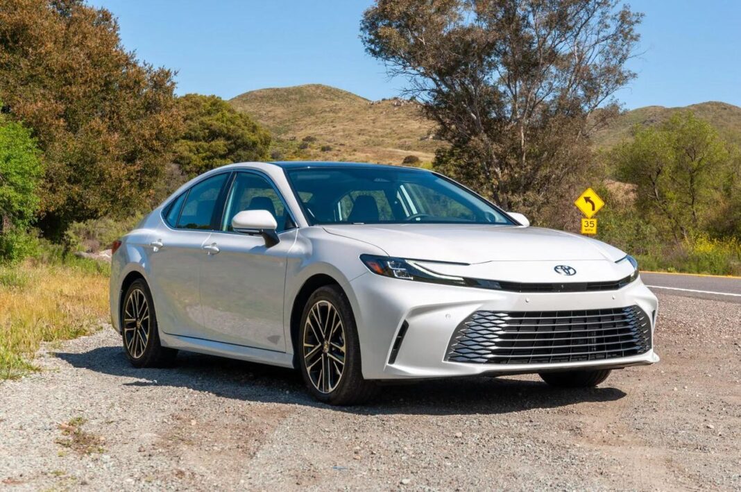 Procedura di richiamo e assistenza clienti Richiamo di 40,922 veicoli Toyota e Lexus per problemi con le cinture di sicurezza