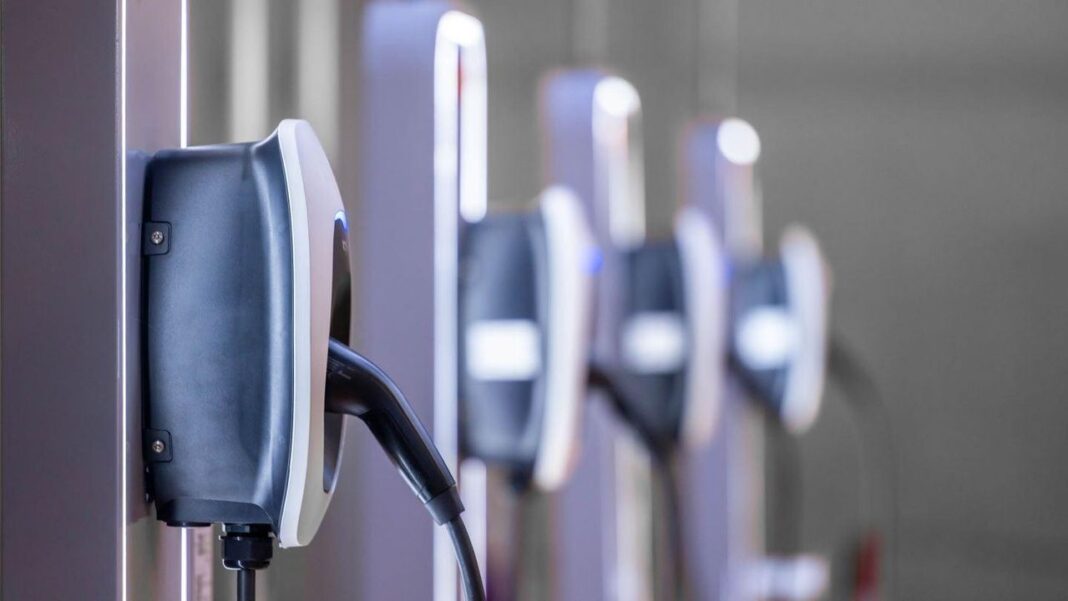 Proposte di riforma per il mandato ZEV Rischio per i posti di lavoro automobilistici nel Regno Unito senza riforme urgenti del mandato ZEV