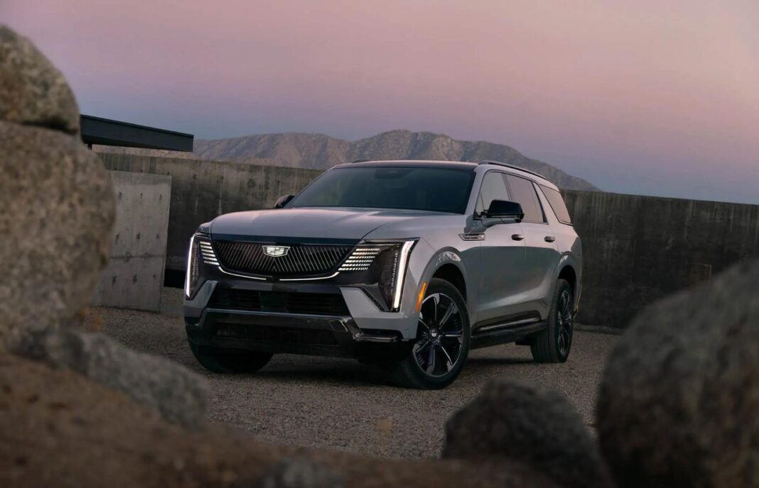 Interni lussuosi e tecnologia avanzata Cadillac presenta l'Escalade IQL 2026: SUV elettrico con più spazio