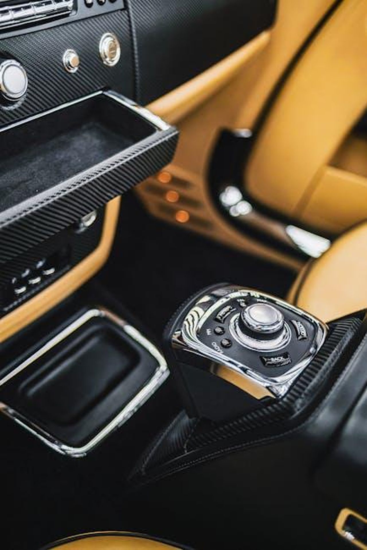 Configurazione_Top_di_gamma_Scudetto_Leggenda_W0WC4cI0W1 - Veicoli24 Source: jae p - pexels - Close-up of a luxury car interior showcasing dashboard and control panel with premium design.