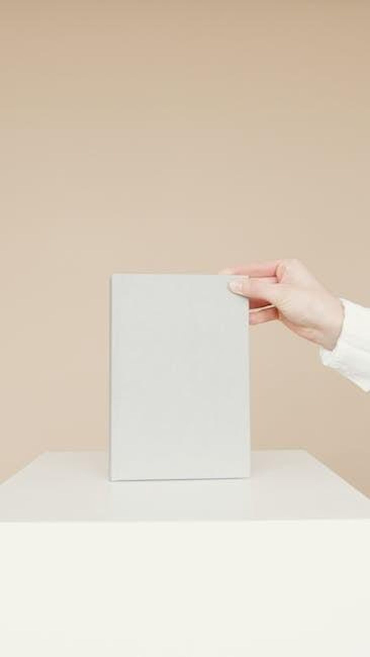 Contatti_e_informazioni_aggiuntive_gXJPXHyxs5 - Veicoli24 Source: Artem Podrez - pexels - Simple minimalist image of a blank book being held by a person's hand, ideal for branding.