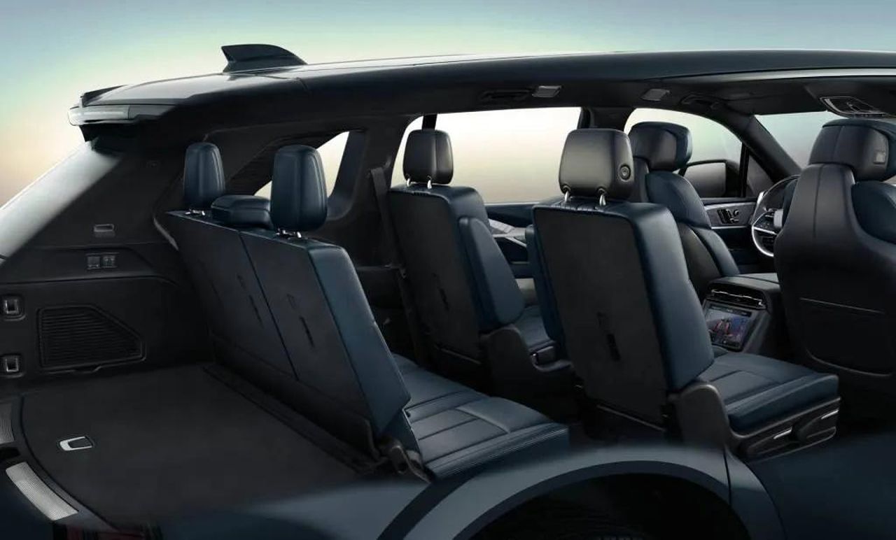 Design_allungato_per_maggiore_spazio_e_comfort_3gek58O30p - Veicoli24 Design allungato per maggiore spazio e comfort 2026 Cadillac Escalade IQL