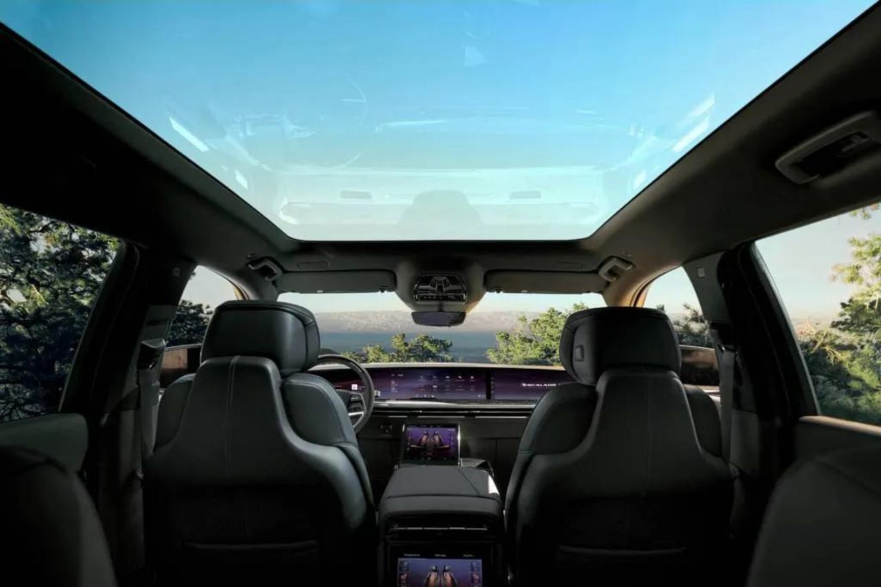 Design_allungato_per_maggiore_spazio_e_comfort_PKMJboNHf4 - Veicoli24 Design allungato per maggiore spazio e comfort 2026 Cadillac Escalade IQL