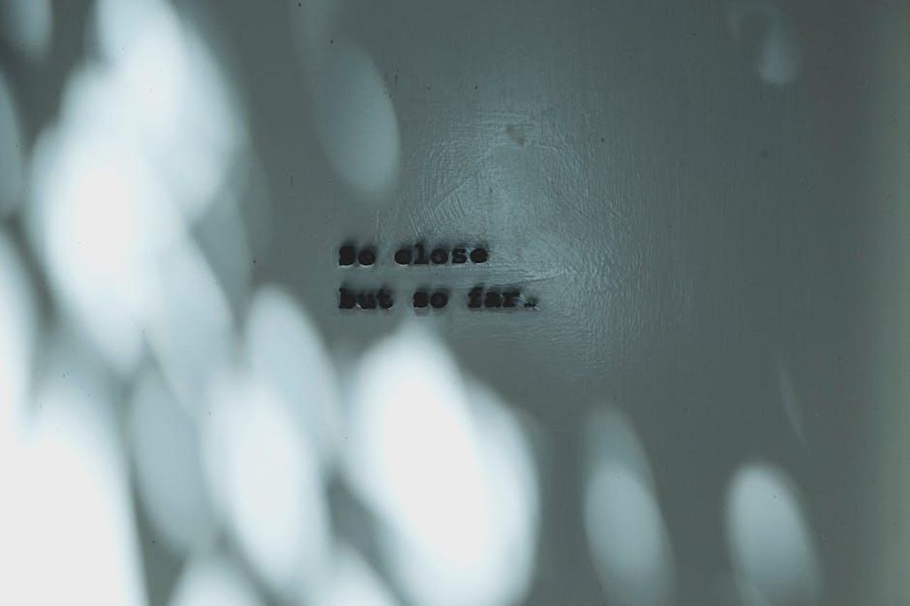 Dichiarazioni_di_Silvia_Grilli_P7bYYXm1WH - Veicoli24 Source: Henry & Co. - pexels - A minimalistic image featuring shadows and a thought-provoking quote.