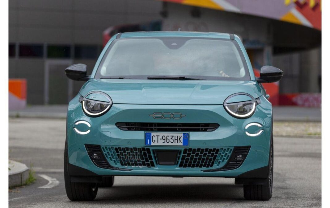 Promozioni e Accessibilità FIAT lancia la Scuola Guida di Cambio Automatico per la 600 Hybrid
