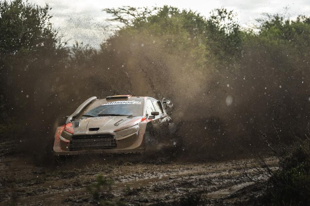 Il_caos_del_Safari_Rally_Kenya_AEsZQdAHJ2 - Veicoli24 Il caos del Safari Rally Kenya Elfyn Evans durante il Safari Rally Kenya