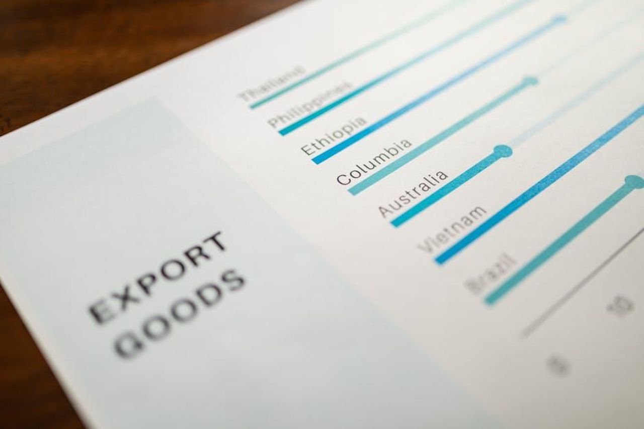 Il_successo_globale_dello_Sprinter_QkmCgwynol - Veicoli24 Source: RDNE Stock project - pexels - Chart displaying global export goods data, highlighting key countries and trends.