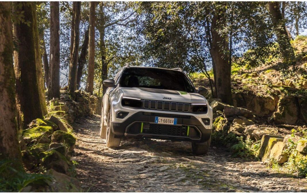 Allestimenti disponibili per l'Avenger 4xe Jeep Avenger 4xe: prestazioni e design innovativo nel segmento B-SUV