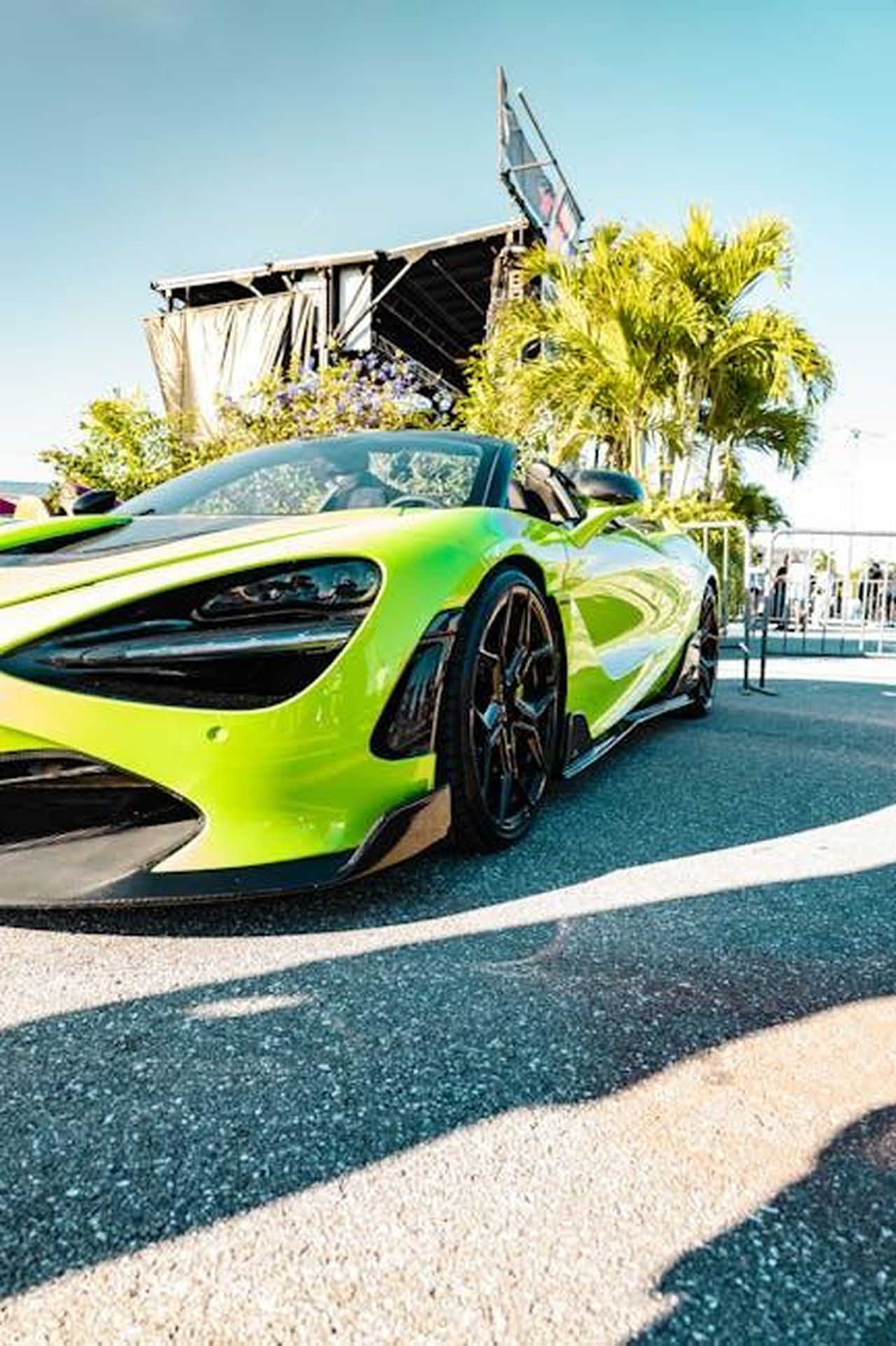 Leredit_della_Nissan_GTR_lZXxK344YM - Veicoli24 Source: OG Productionz - pexels - Eye-catching green supercar showcased at a sunlit outdoor event, reflecting luxury and speed.