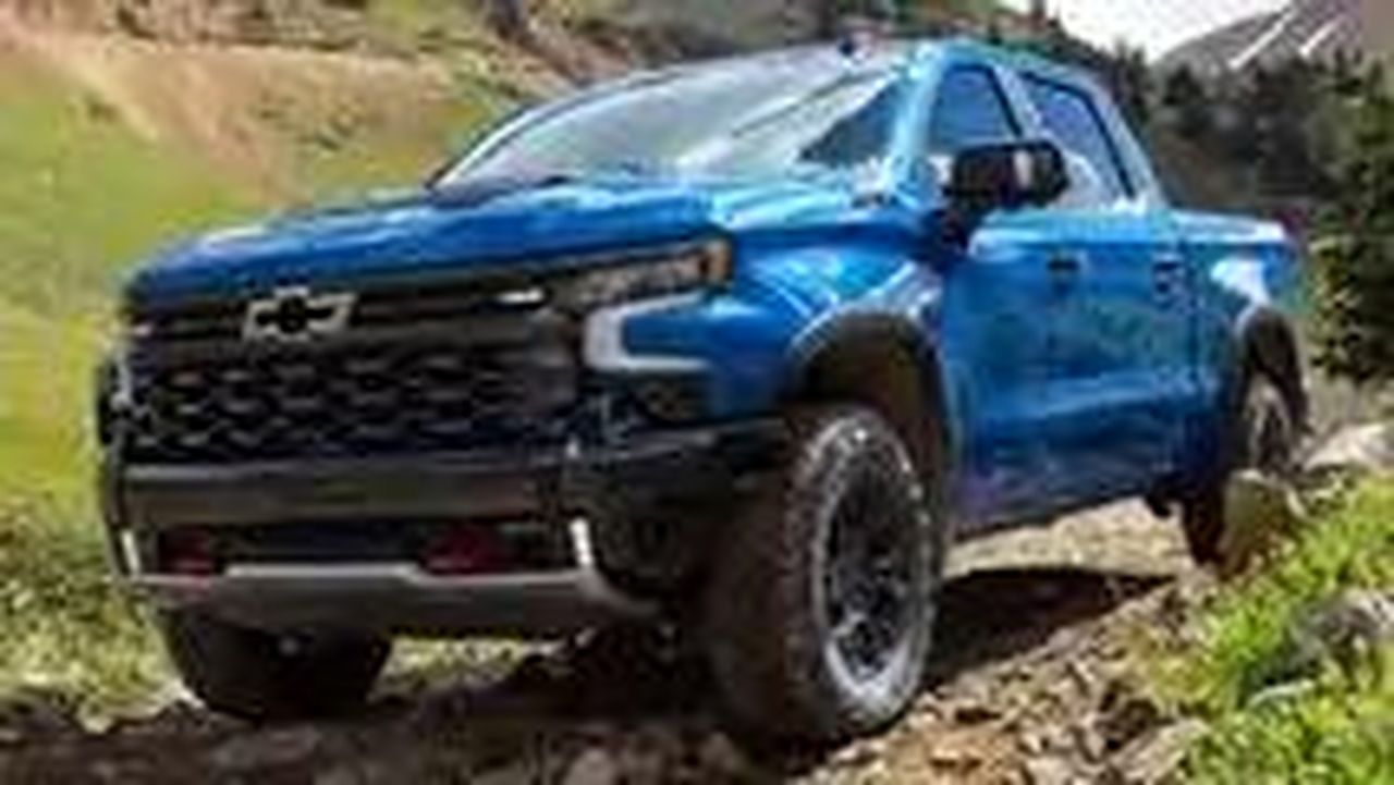 Limpatto_sulle_catene_di_approvvigionamento_U8puH6E19x - Veicoli24 L'impatto sulle catene di approvvigionamento 2022 Chevrolet Silverado ZR2 On Rocks