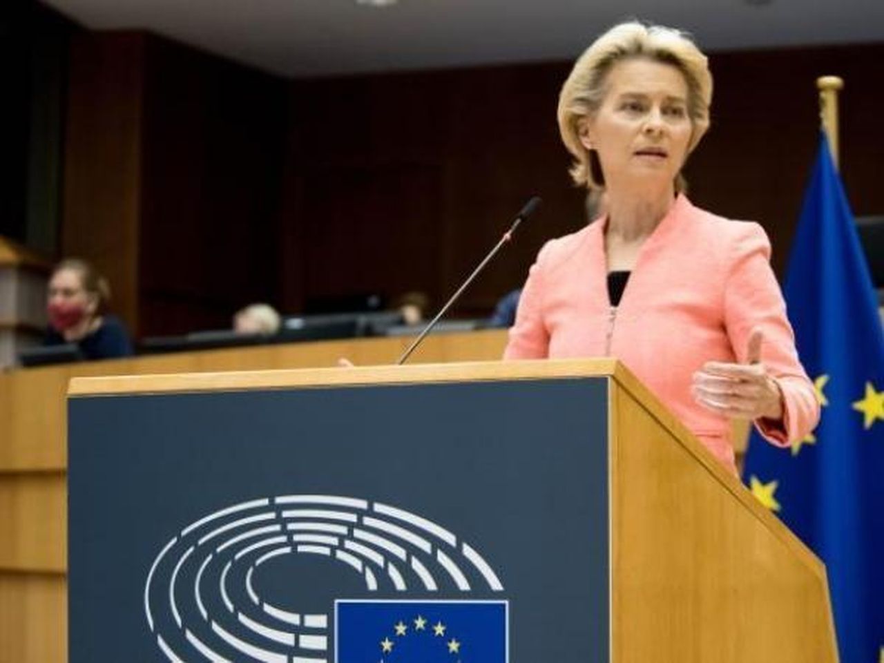 Misure_per_il_settore_automobilistico_europeo_mt1r72qMhF - Veicoli24 Misure per il settore automobilistico europeo Ursula von der Leyen durante il suo discorso