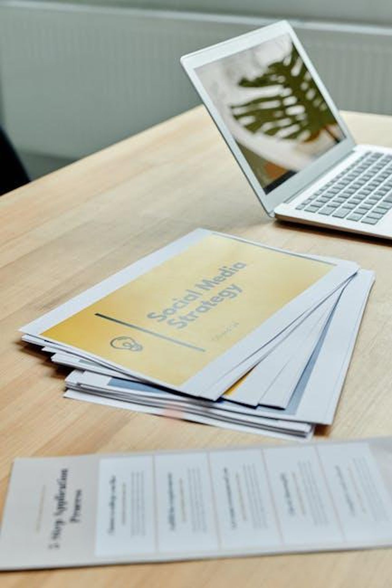Presentazione_della_campagna_Insieme_per_Proteggere_Kj3Mnn7PPc - Veicoli24 Source: Darlene Alderson - pexels - Close-up of social media strategy documents on a desk with a laptop, highlighting office planning.