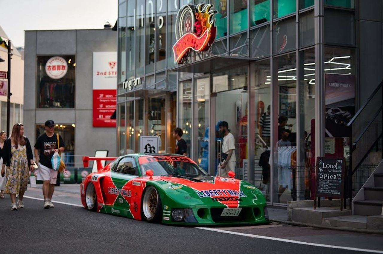Prezzi_e_opzioni_del_Honda_Prologue_2025_YKDZKiGMTk - Veicoli24 Source: Federico Abis - pexels - mazda rx-7 liberty walk on the streets of harajuky, tokyo
