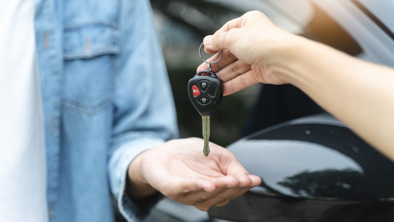 Prezzi_medi_delle_auto_usate_a_gennaio_2025_lYltg43D3R - Veicoli24 Source: Pormezz - Shutterstock - Aumento dei prezzi delle auto usate