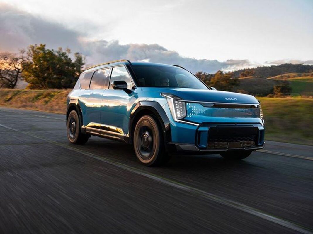 Riconoscimenti e Innovazioni della Kia EV9 Tecnologia di Ricarica Vehicle to Home (V2H) per i Conducenti Kia EV9