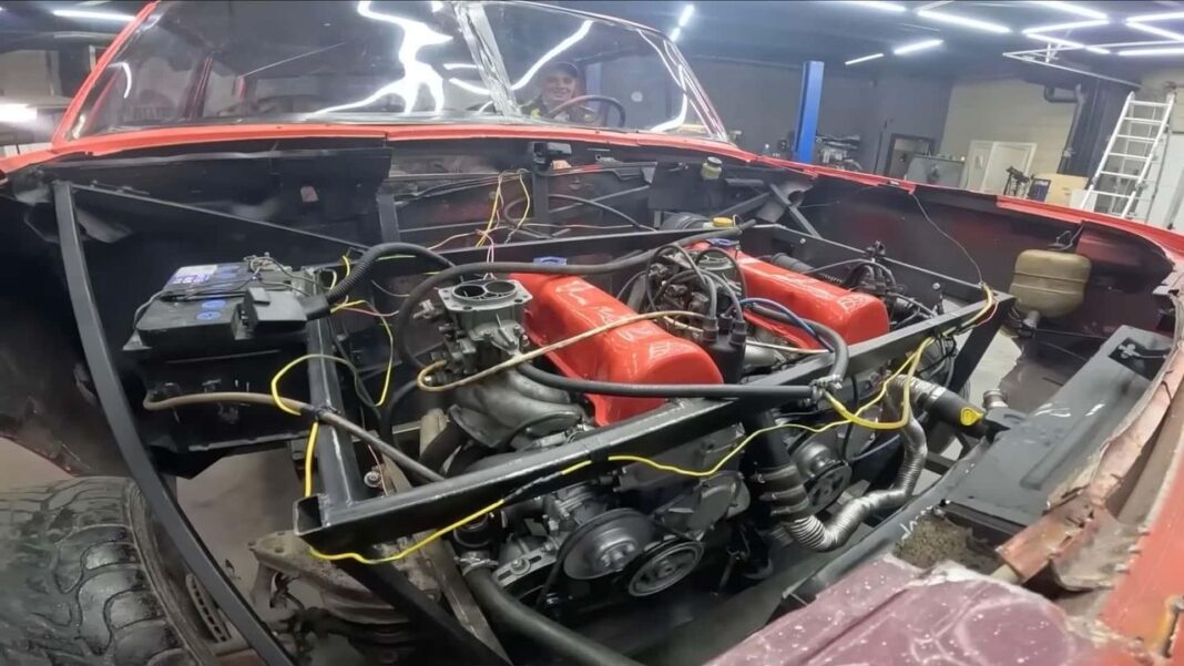 Valutazione delle Capacità del Lada Un Lada Gigante con Due Motori: Ingegneria Fai-da-Te