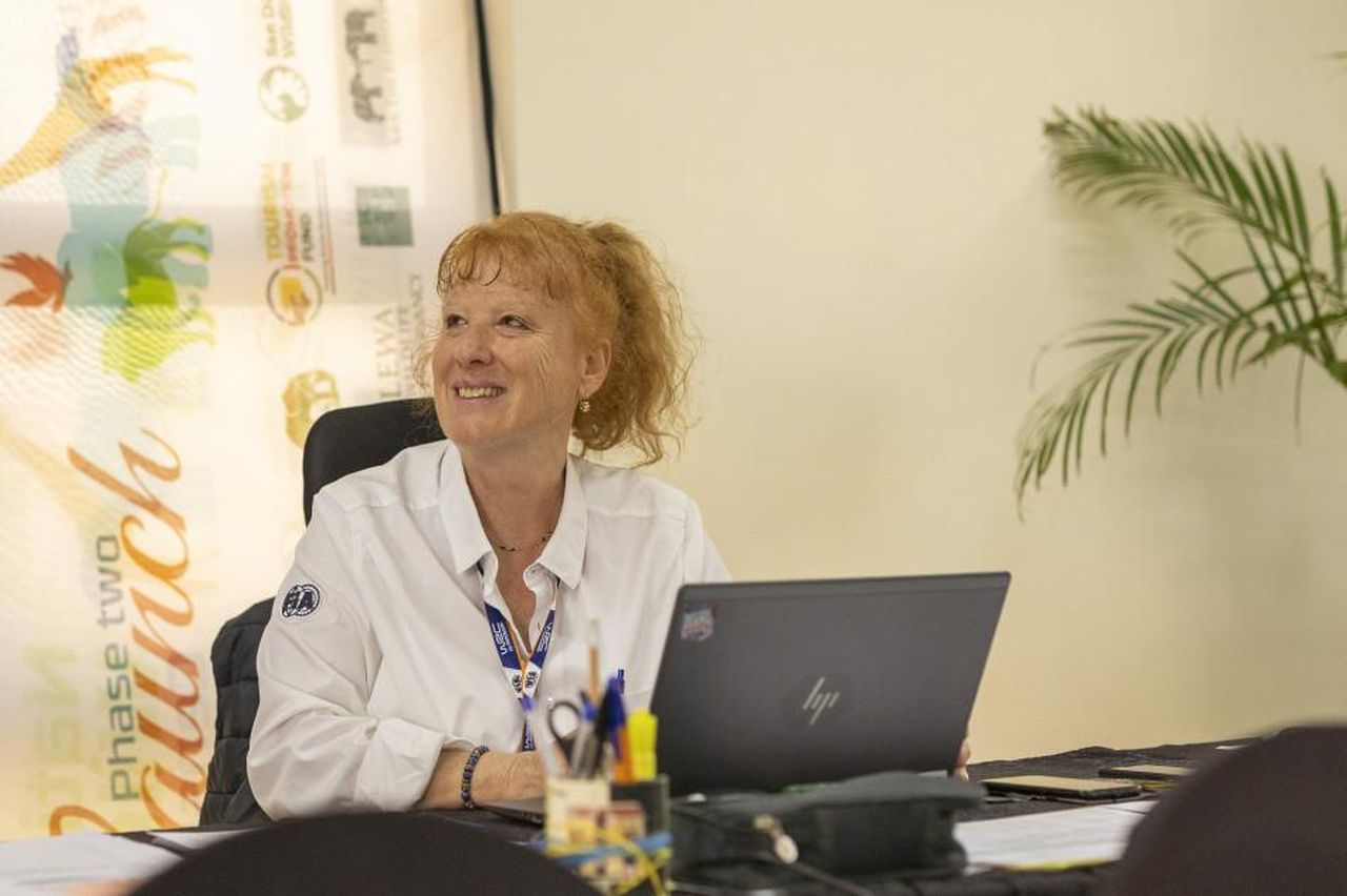 Yvonne_Gilli_Segretaria_dei_Stewards_6Muf4mQV4B - Veicoli24 Yvonne Gilli: Segretaria dei Stewards 2025 Safari Rally Kenya - Secretary to the Stewards Yvonne Gilli